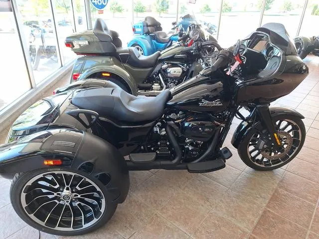 2024 Harley-Davidson® FLTRT - Road Glide® 3 — front three-quarter view