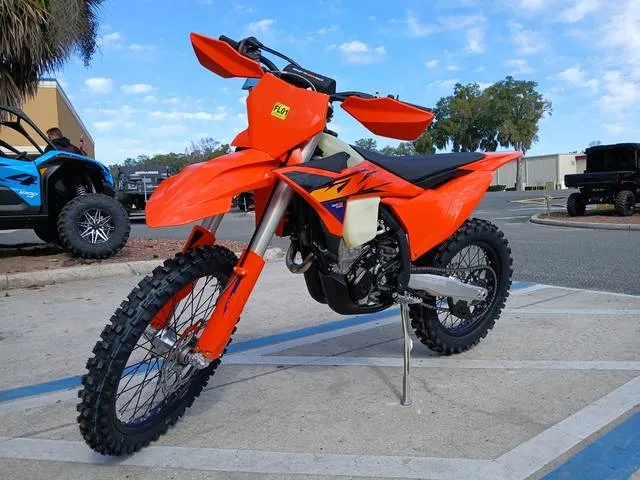 2026 KTM 250 XC-F — front three-quarter view