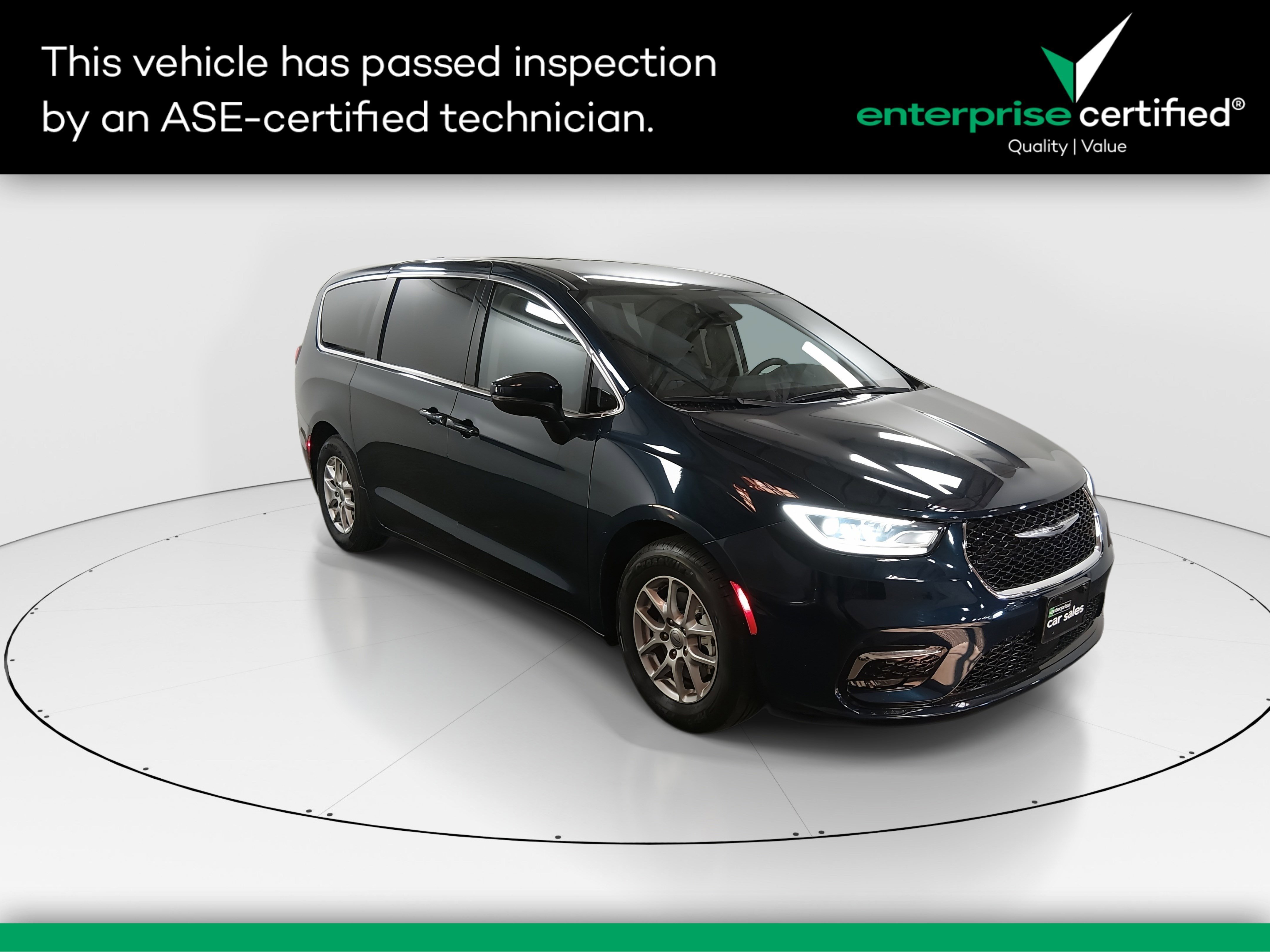 2023 Chrysler Pacifica Touring L FWD — front three-quarter view