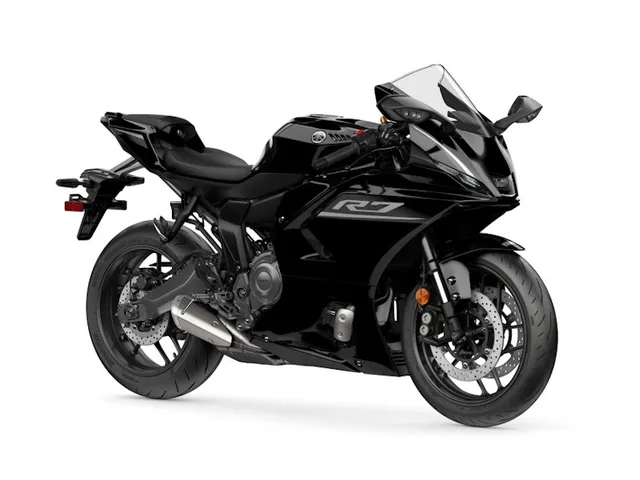 2026 Yamaha YZF-R7 — front three-quarter view
