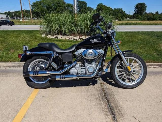 2004 Harley-Davidson® FXD - Dyna® Super Glide® — front three-quarter view