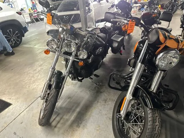 2005 Harley-Davidson® FXD - Dyna® Super Glide® — front three-quarter view