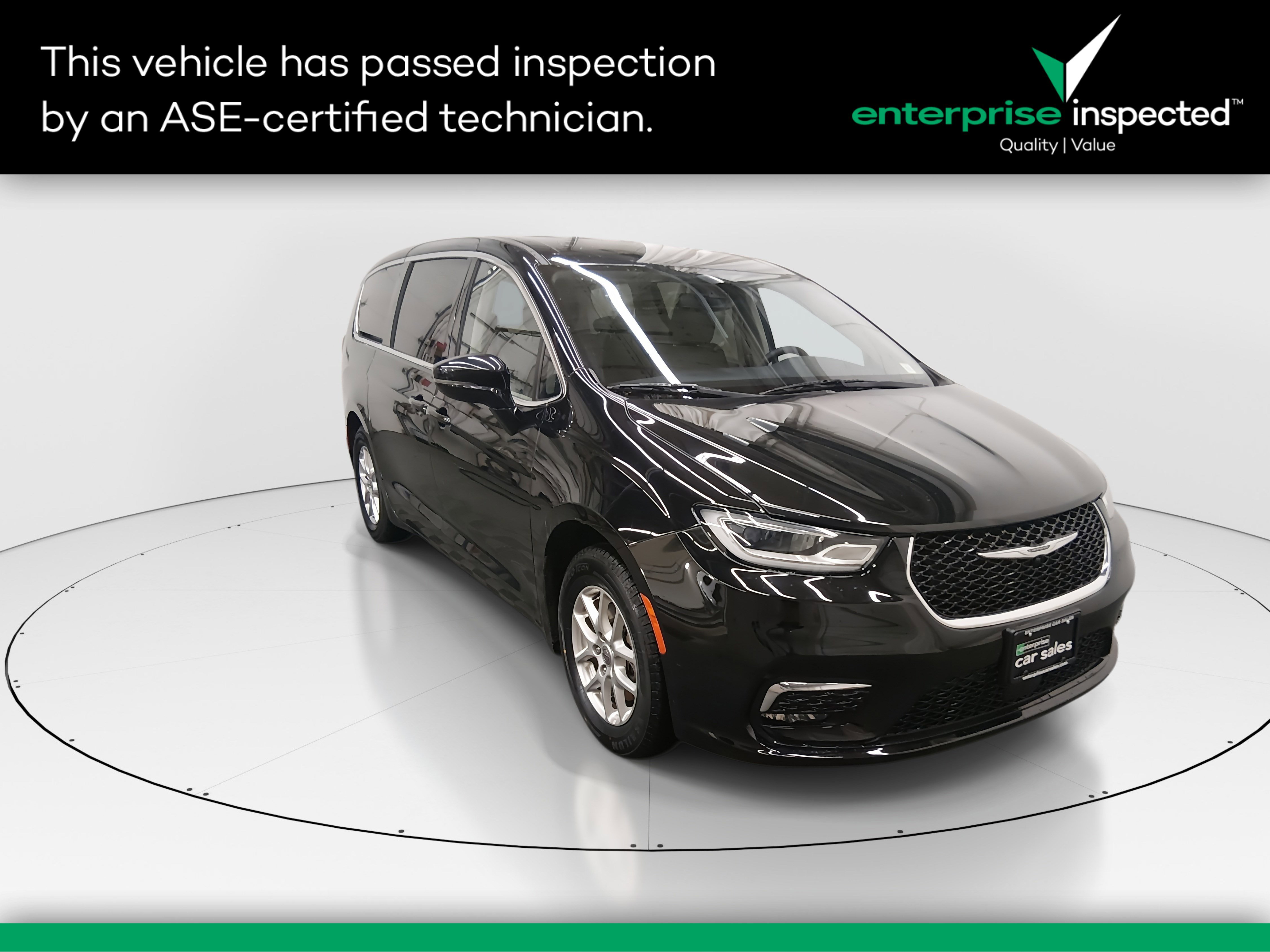 2024 Chrysler Pacifica Touring L FWD — front three-quarter view