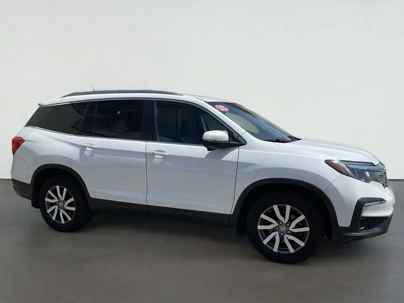 2022 Honda Pilot Black Edition in .White — front three-quarter view