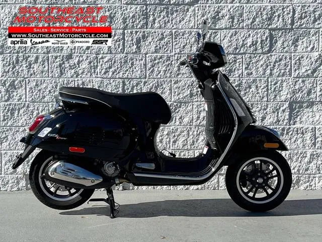 2024 Vespa GTS Super 300 — front three-quarter view