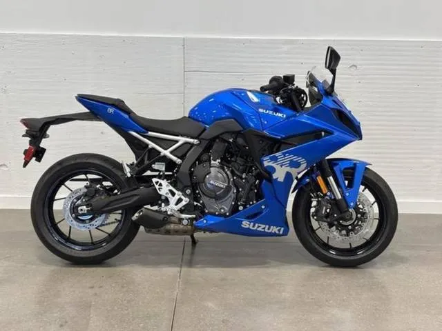 2026 Suzuki GSX-8R — front three-quarter view