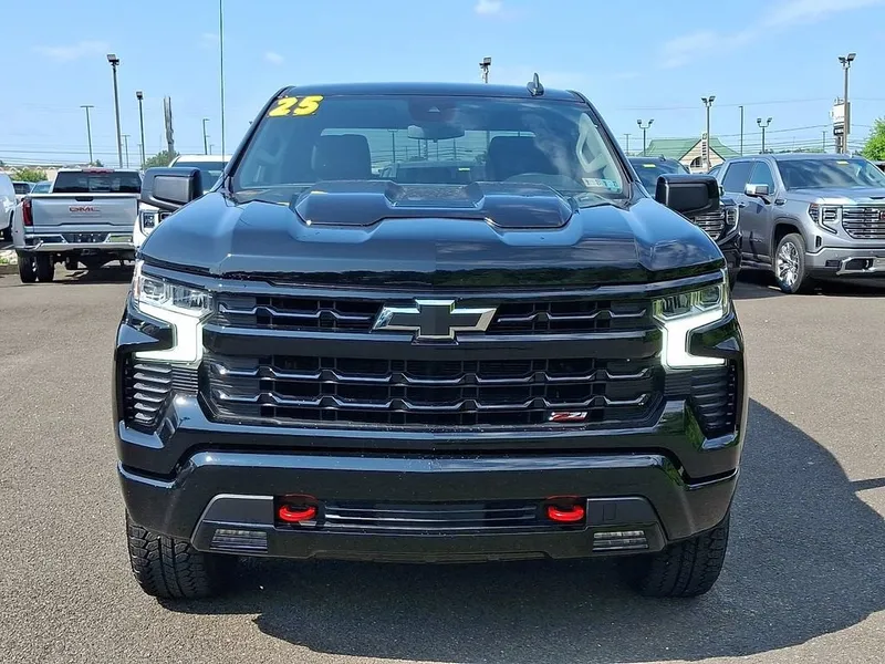 2025 Chevrolet Silverado 1500 — side profile view