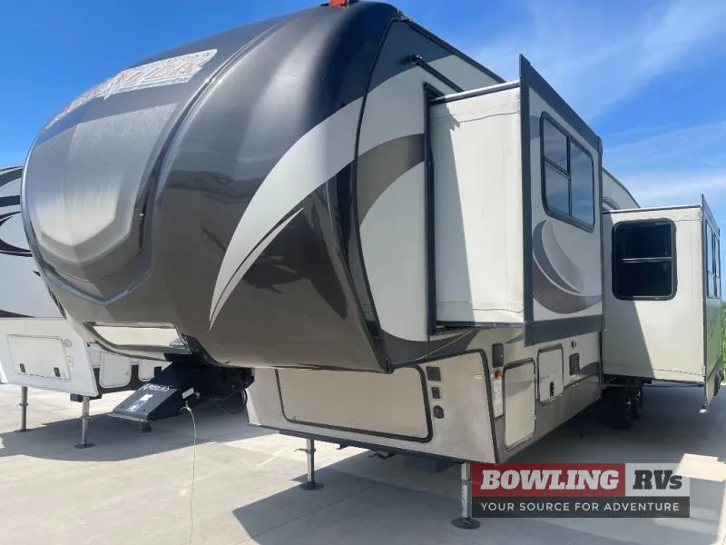 2017 Sprinter 324FWBHS — front three-quarter view