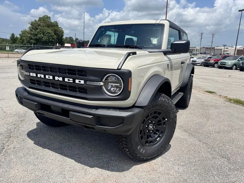 2026 Ford Bronco Base in Beige — front three-quarter view