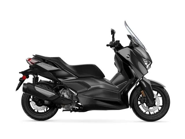 2025 Yamaha XMAX — front three-quarter view