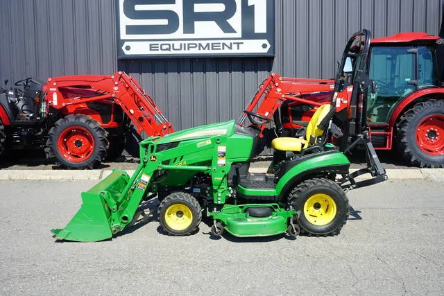 2016 John Deere 1025R — front three-quarter view