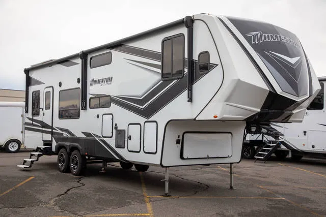 2023 Grand Design MOMENTUM 315G — front three-quarter view