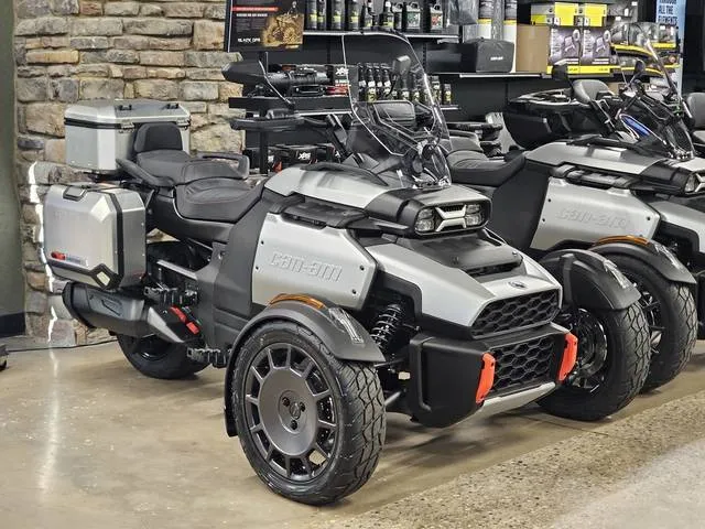 2025 Can-Am® Canyon XT — front three-quarter view