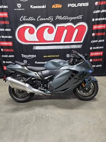 2025 Suzuki Hayabusa — front three-quarter view