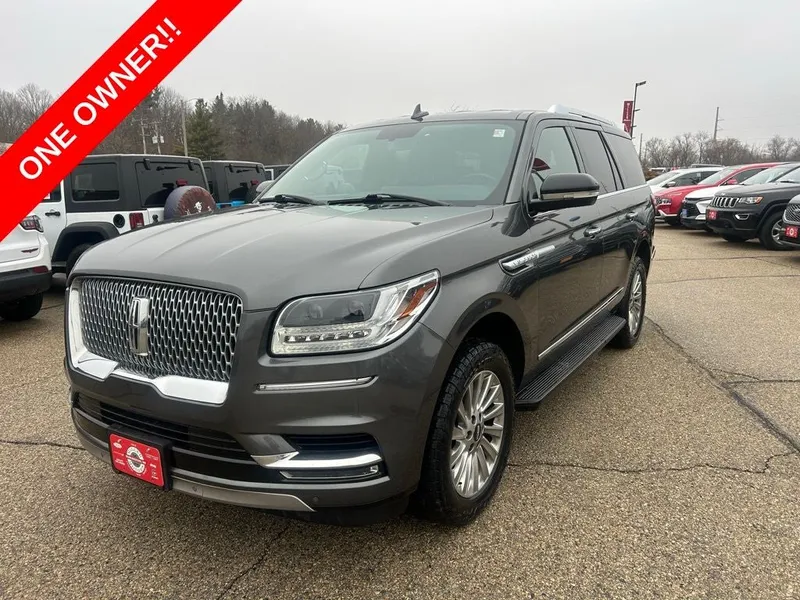 2018 Lincoln Navigator Premiere in Magnetic Gray Metallic — front three-quarter view