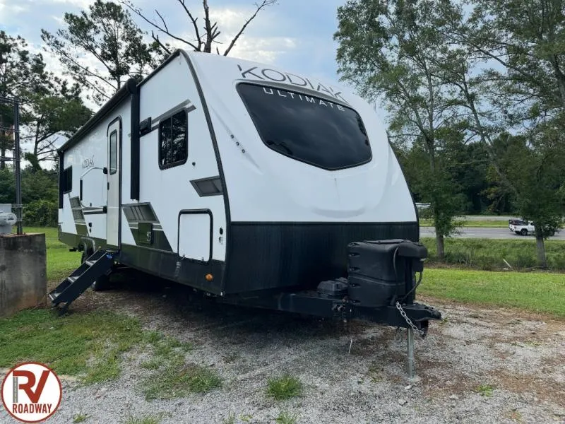 2022 Kodiak Ultimate 2921FKDS — front three-quarter view