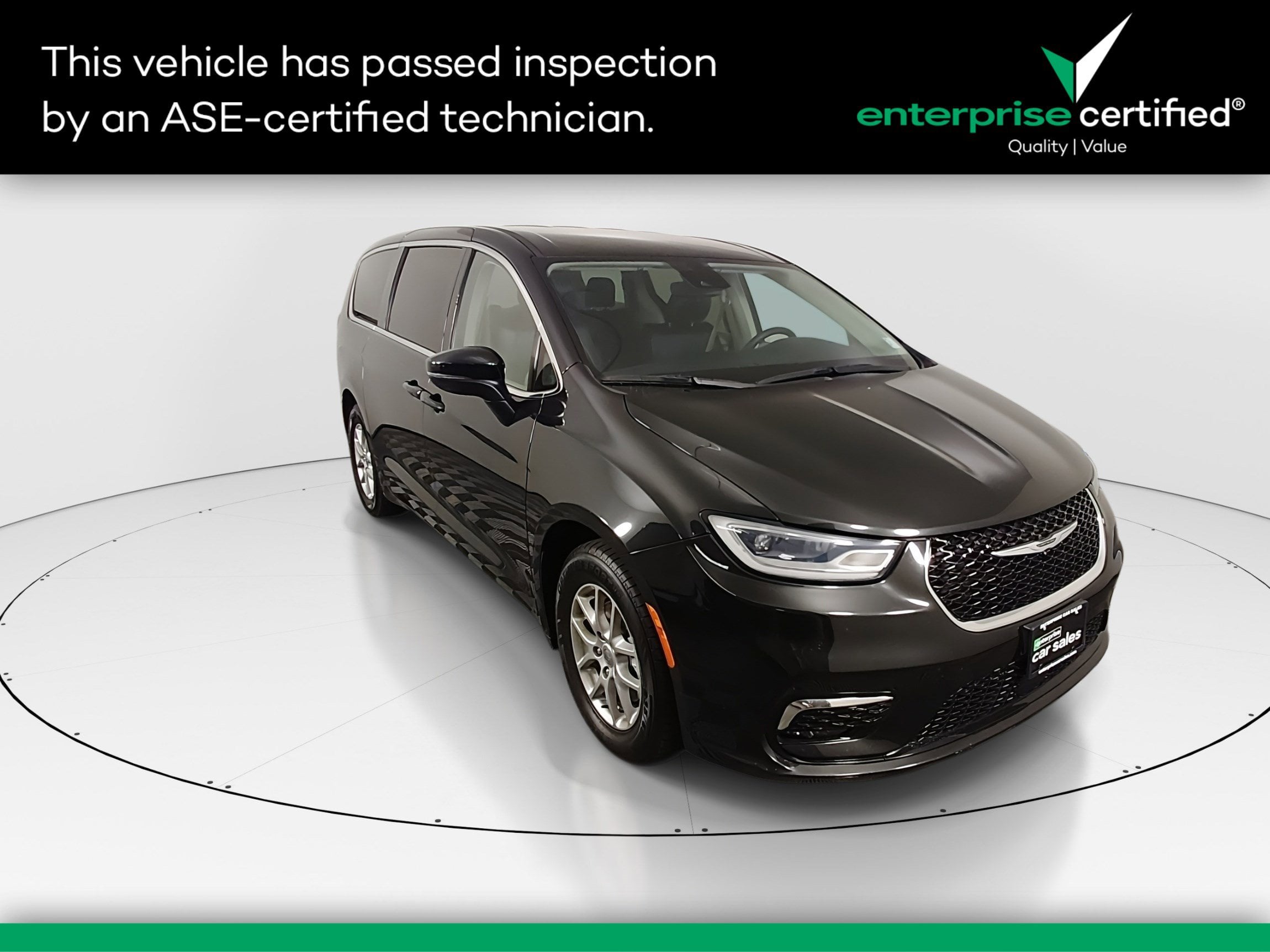 2023 Chrysler Pacifica Touring L FWD — front three-quarter view