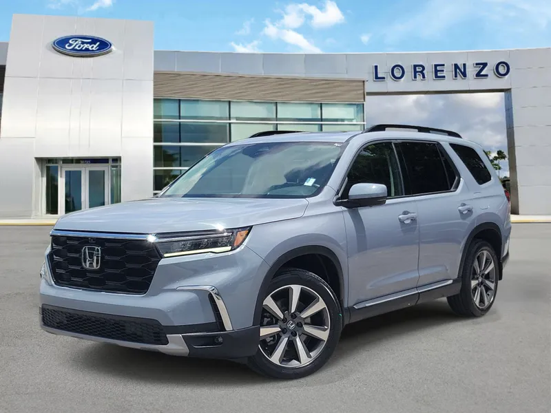 2024 Honda Pilot Elite in Silver — front three-quarter view