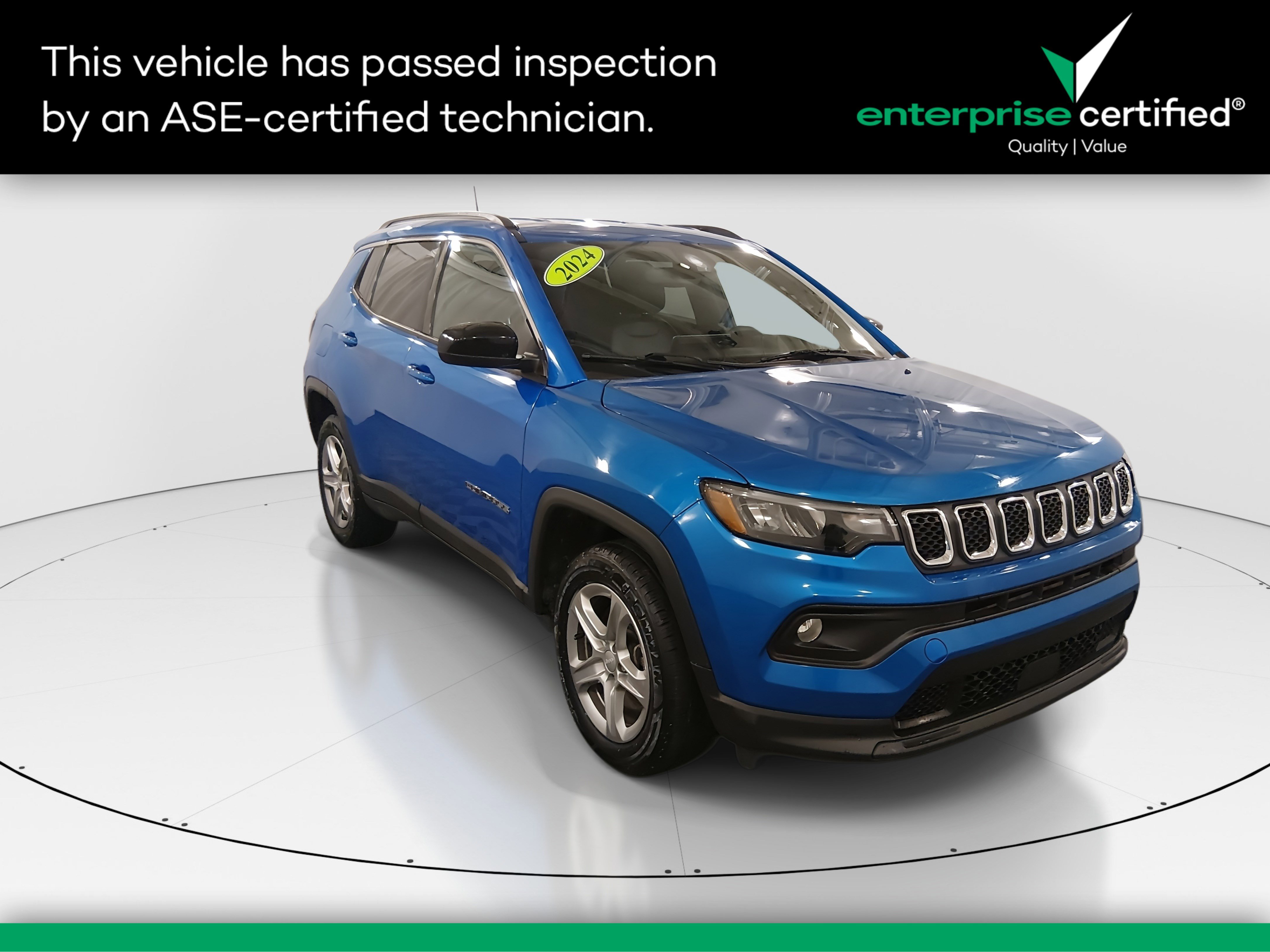 2024 Jeep Compass Latitude 4x4 — front three-quarter view