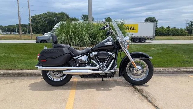 2023 Harley-Davidson® FLHCS - Heritage Classic — front three-quarter view