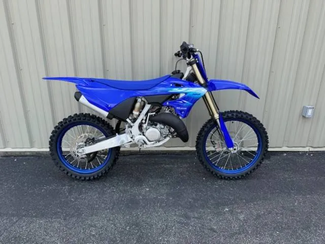2027 Yamaha YZ125 — front three-quarter view