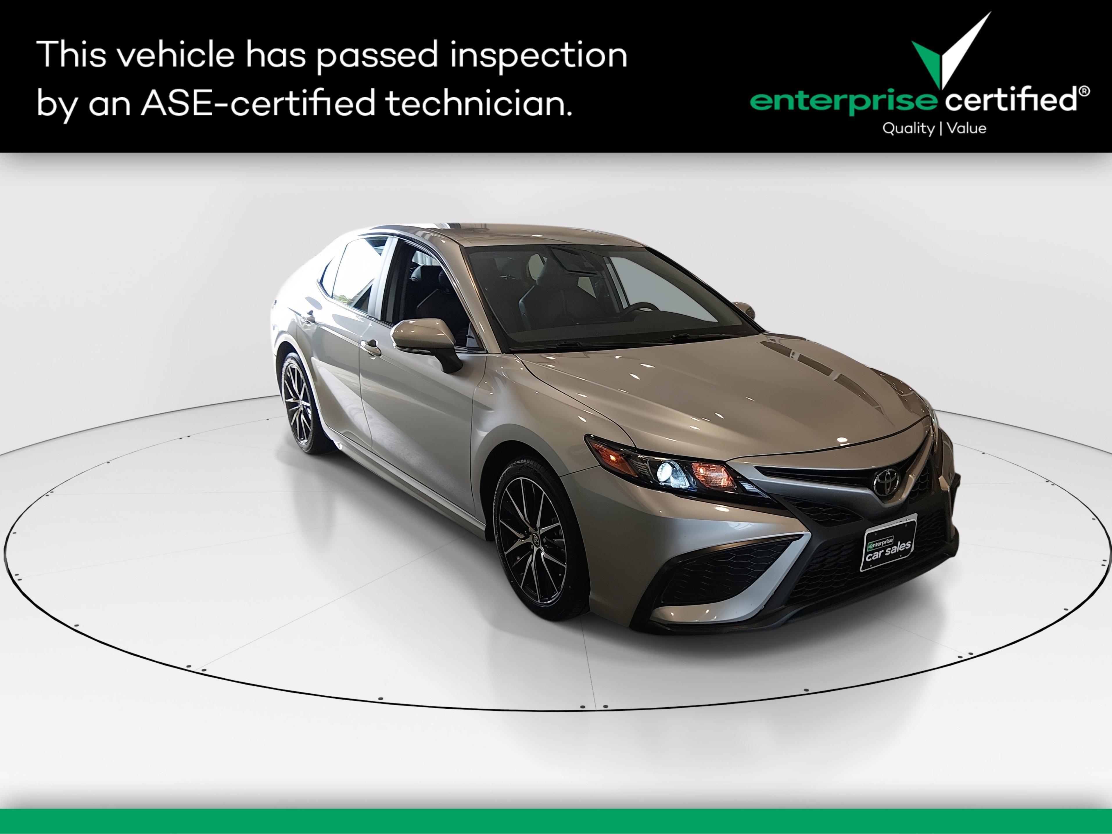 2024 Toyota Camry SE Auto — front three-quarter view