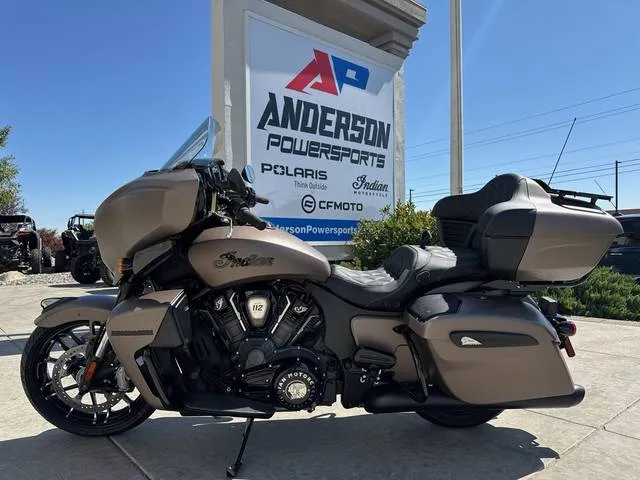 2025 Indian Motorcycle® Roadmaster® PowerPlus Dark Horse® 112 Nara Bronze Smoke — front three-quarter view