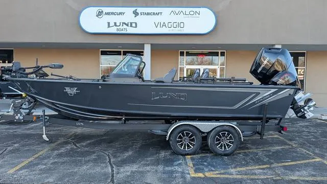 2026 Lund 2175 Pro-V Sport — front three-quarter view