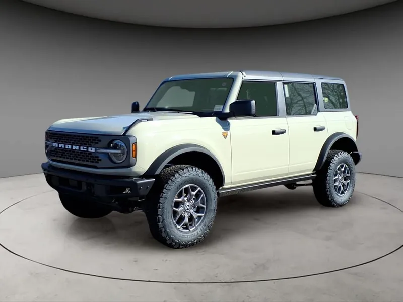 2025 Ford Bronco Badlands in Desert Sand — front three-quarter view