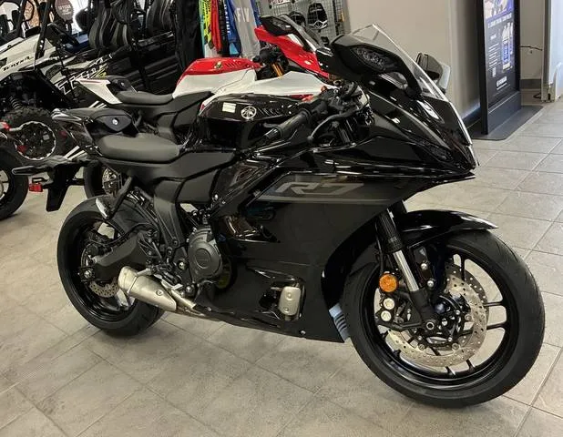 2026 Yamaha YZF-R7 — front three-quarter view