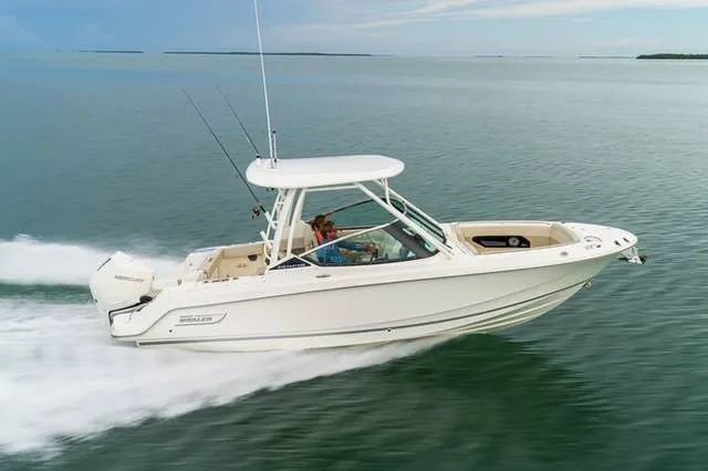 2026 Boston Whaler 240 Vantage — front three-quarter view