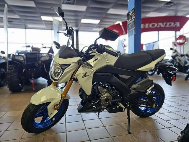 2026 Kawasaki Z125 PRO — front three-quarter view
