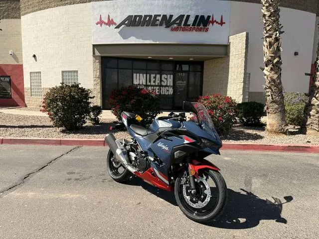 2026 Kawasaki Ninja® 500 SE ABS — front three-quarter view