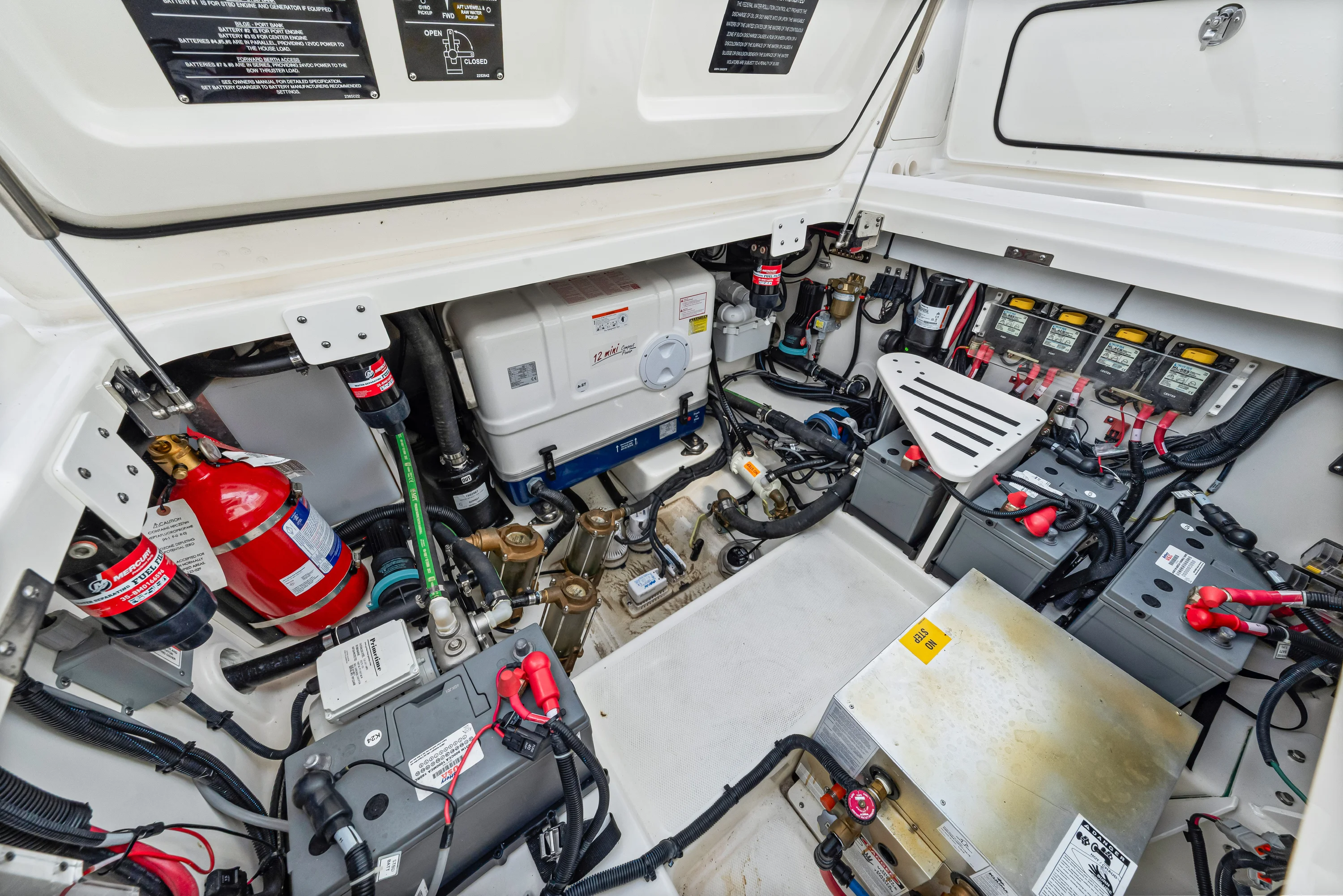 2025 Boston Whaler 420 Outrage