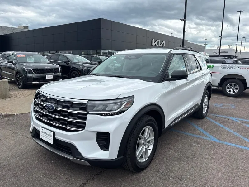 2025 Ford Explorer Active in Oxford White — front three-quarter view