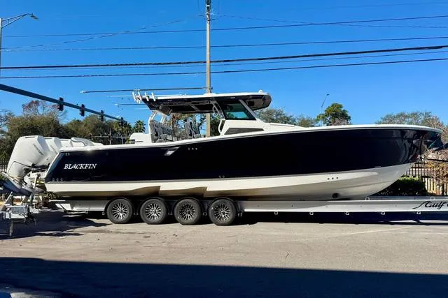 2024 Blackfin 400CC — front three-quarter view