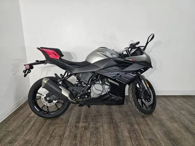 2026 CFMOTO 300SS — front three-quarter view