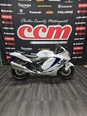 2026 Suzuki Hayabusa — front three-quarter view