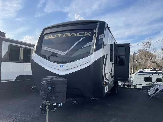 2025 Keystone OUTBACK 221MD — front three-quarter view
