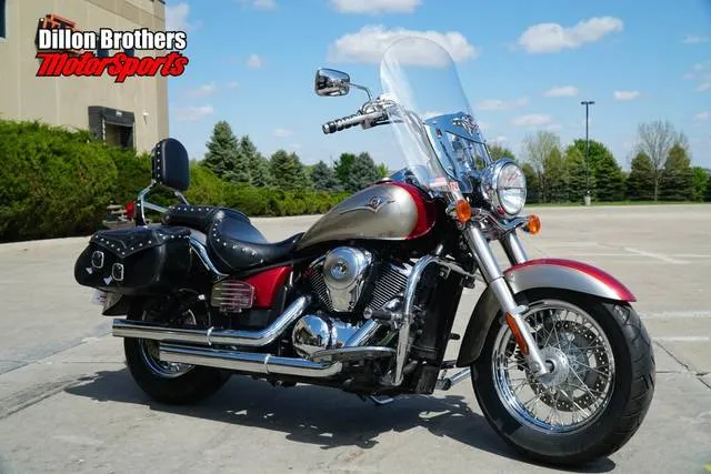 2007 Kawasaki Vulcan® 900 Classic LT — front three-quarter view
