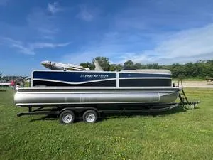 2025 Premier 230 Sunsation RE — front three-quarter view