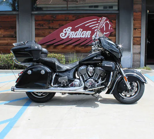 2020 Indian Motorcycle® Roadmaster® Thunder Black — front three-quarter view