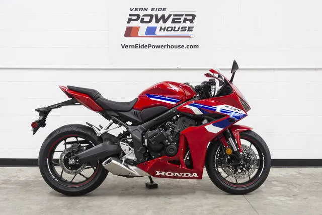 2026 Honda® CBR650R E-Clutch — front three-quarter view