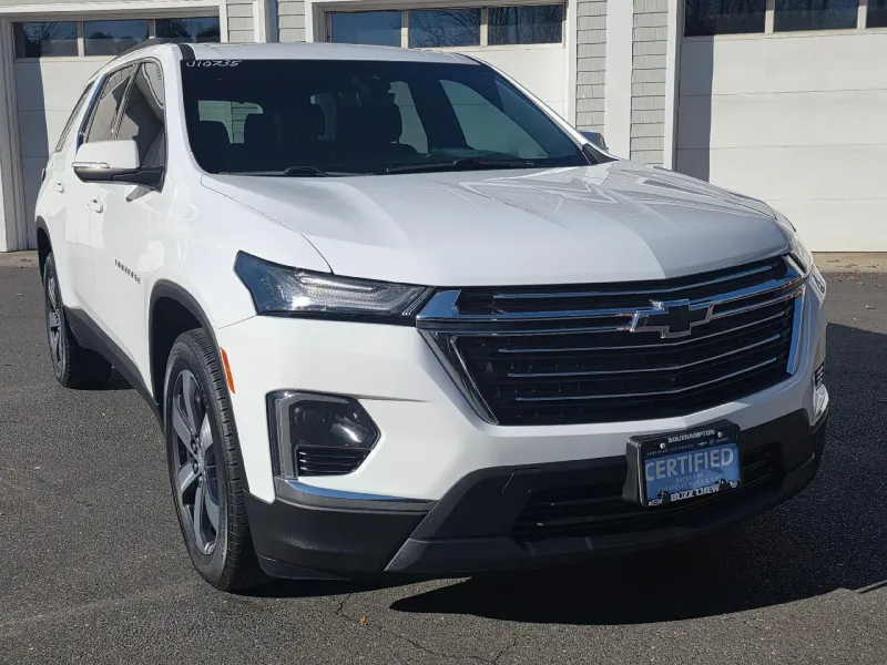 2023 Chevrolet Traverse LT Leather in Summit White — front three-quarter view