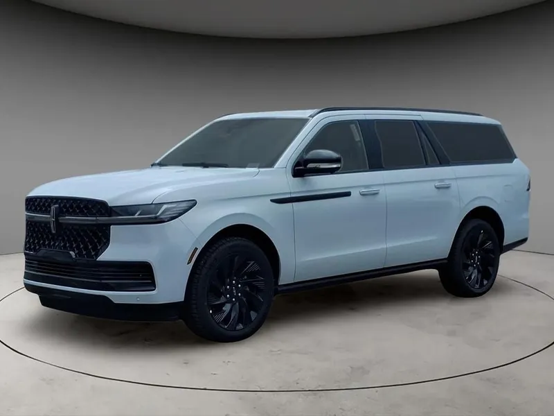2026 Lincoln Navigator L Reserve in Crystal White — front three-quarter view
