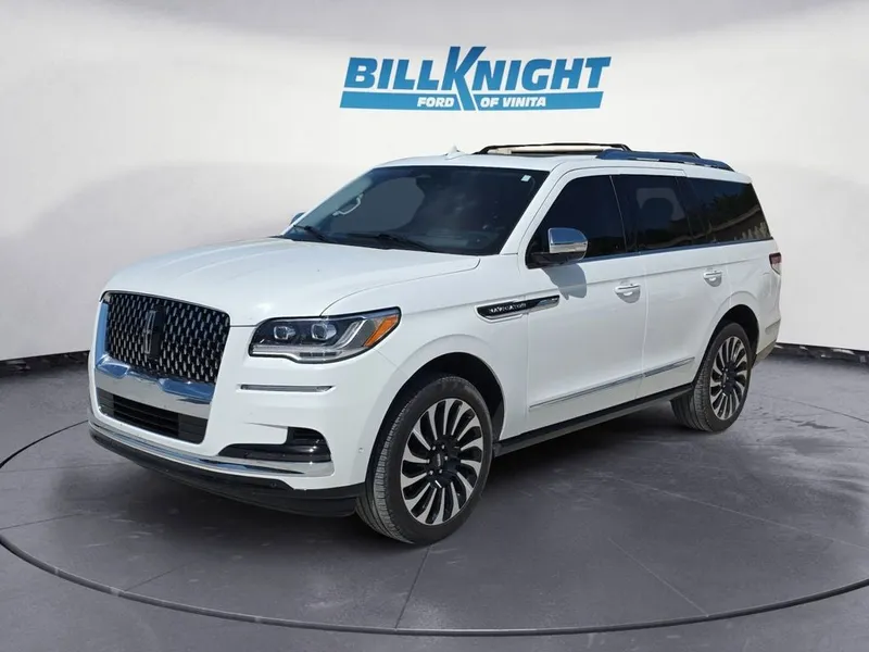 2023 Lincoln Navigator Black Label in Pristine White Metallic Tri-Coat — front three-quarter view