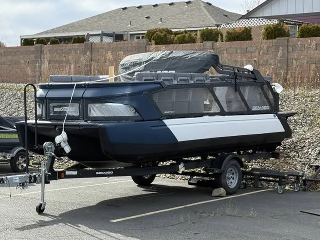 2026 Sea-Doo Switch Cruise™ 21 - 300 hp - Tech Painted — front three-quarter view