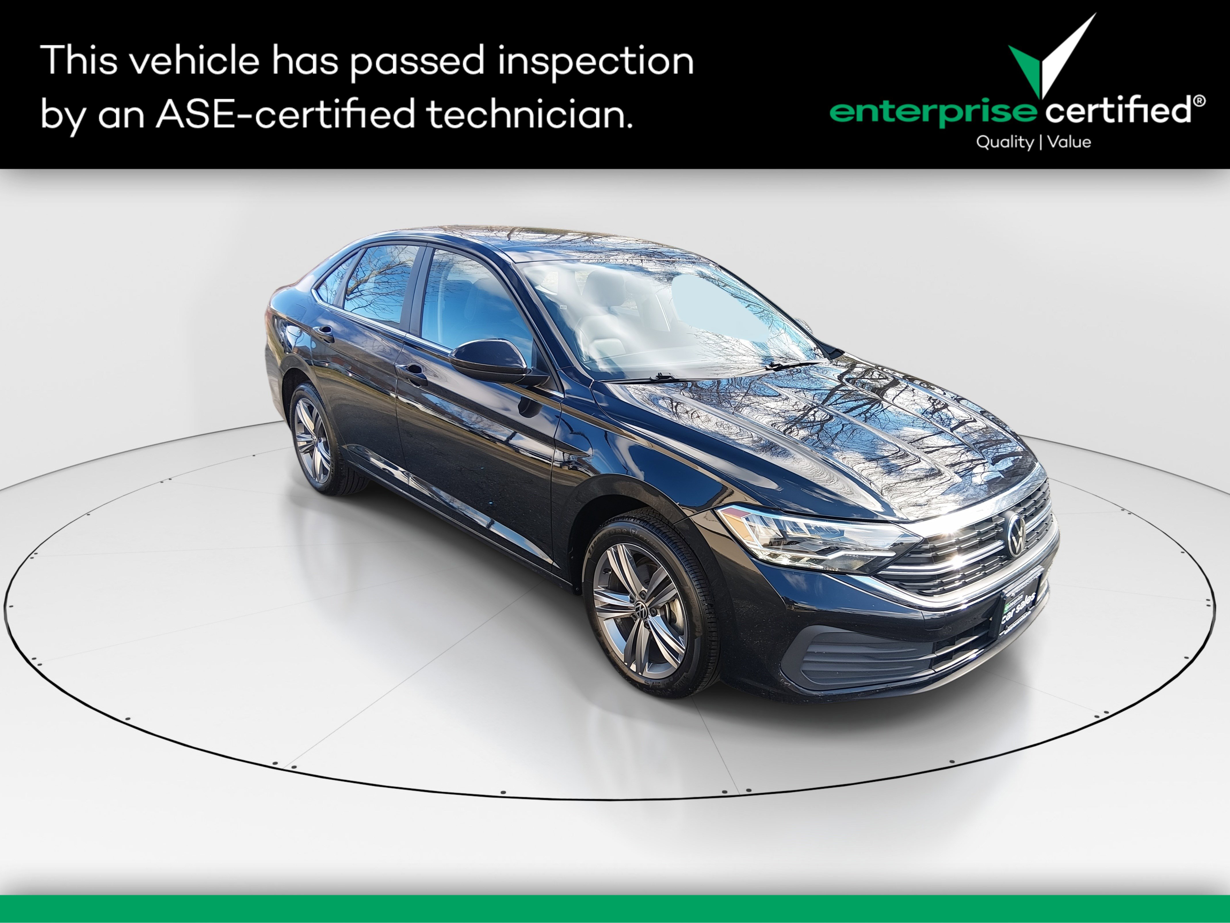 2024 Volkswagen Jetta SE Auto — front three-quarter view