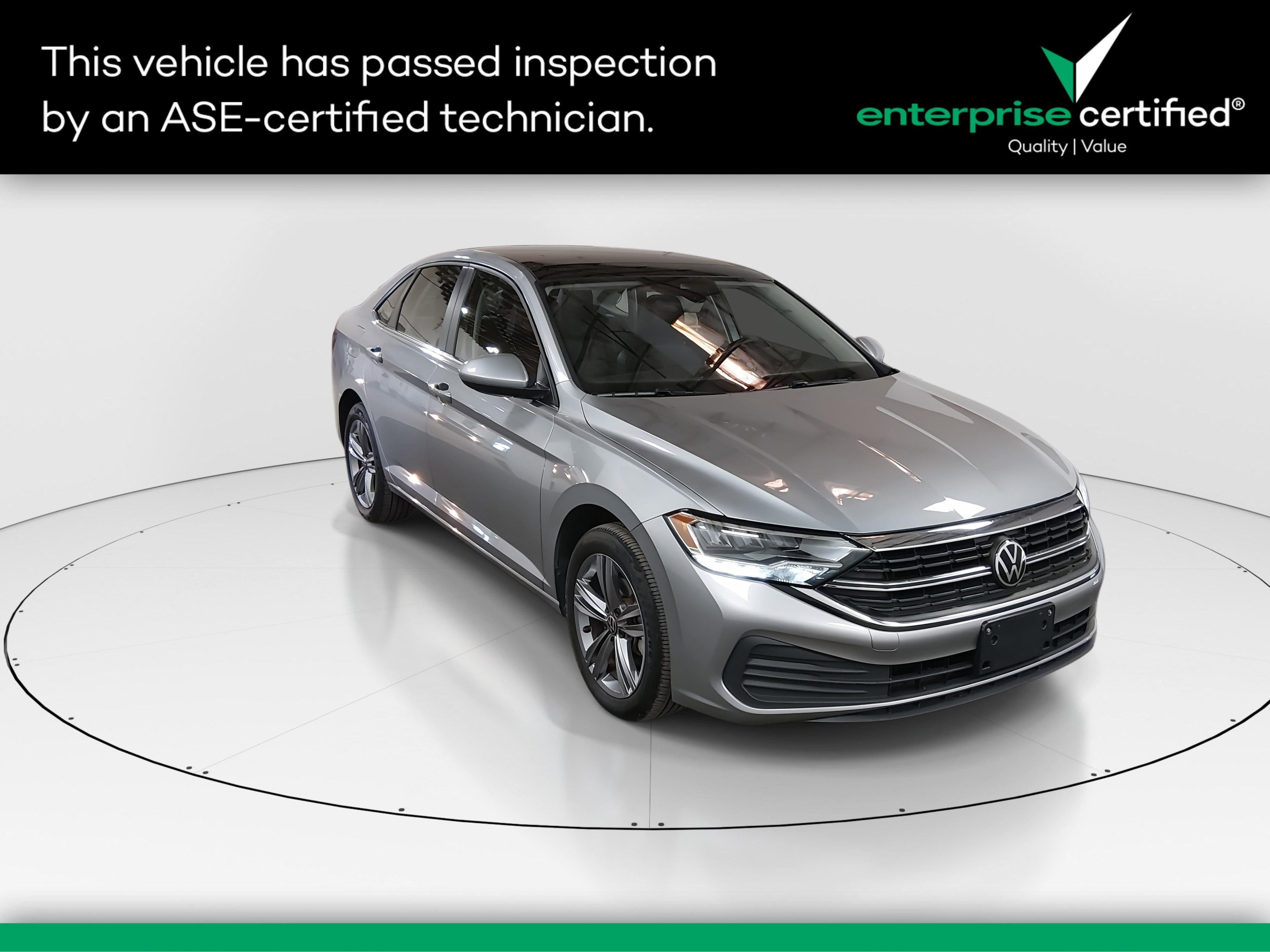 2024 Volkswagen Jetta SE Auto — front three-quarter view