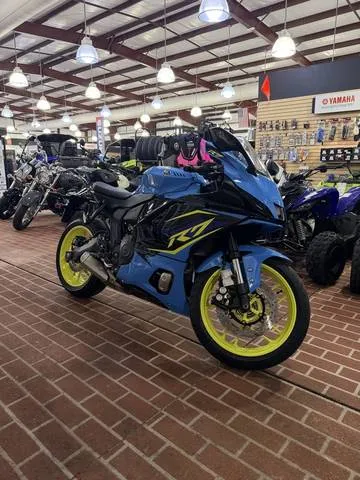 2026 Yamaha YZF-R7 — front three-quarter view